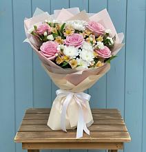 Букет цветов из:  Гвоздики, Орхидеи и Розы в Шатурторф