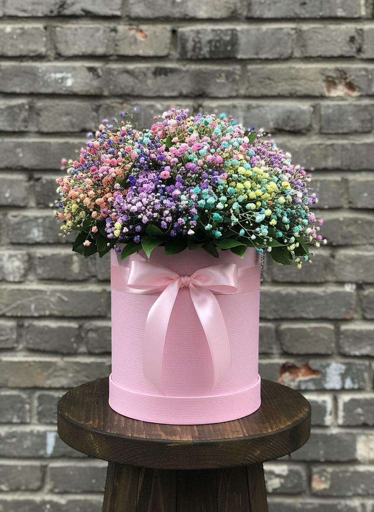 Цветочная композиция из Гипсофила и Розы в шляпной коробке в Шатурторф