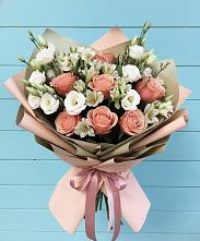 Букет цветов из:  Розы, Альстромерии и Лизиантусы в Шатурторф