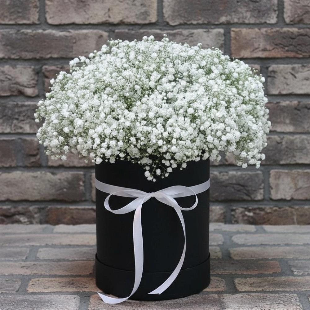 Цветочная композиция из Гипсофила в шляпной коробке в Шатурторф