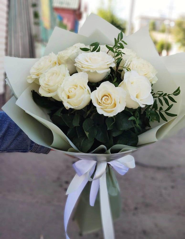 Букет Белые розы Проуд в Шатурторф