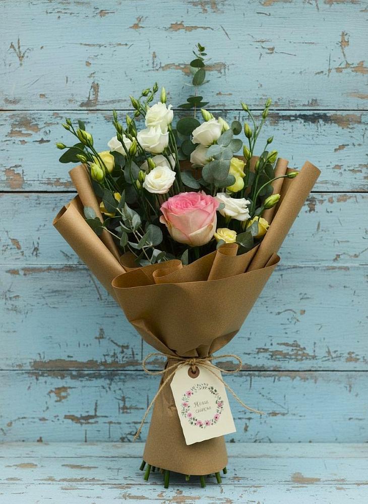 Букет цветов из: Розы и Лизиантусы в Шатурторф