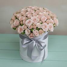 Цветочная композиция из Розы в шляпной коробке в Шатурторф