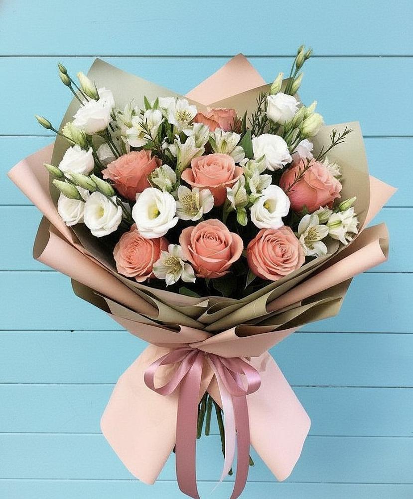 Букет цветов из: Розы, Альстромерии и Лизиантусы в Шатурторф