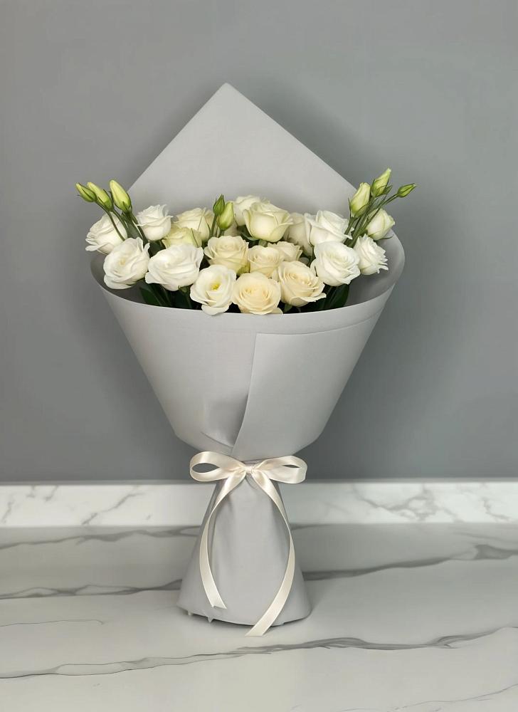 Букет цветов из: Розы и Лизиантусы в Шатурторф