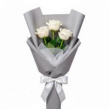 Букет 3 белые розы в Шатурторф