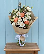 Букет цветов из:  Альстромерии, Лизиантусы, Розы и Хризантемы в Шатурторф