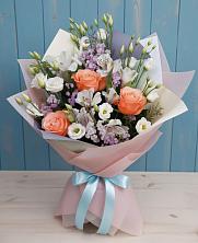 Букет цветов из:  Лизиантусы, Розы, Альстромерии и Гипсофила в Шатурторф