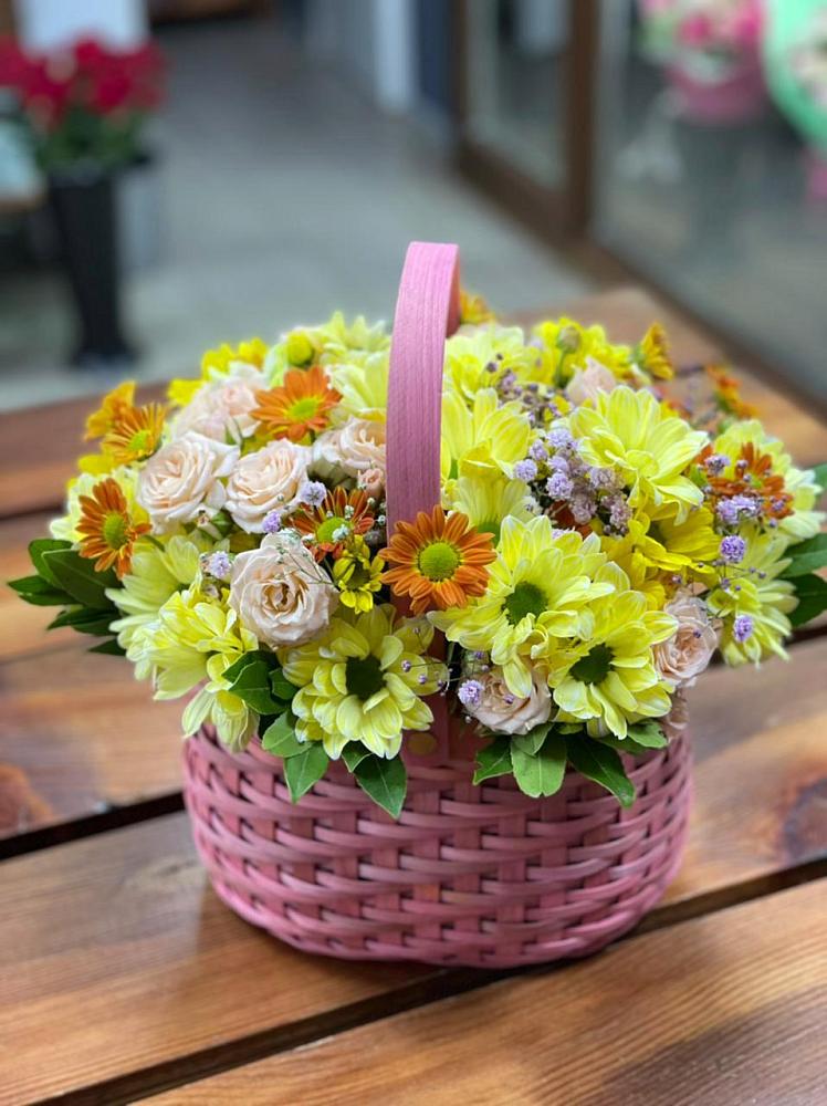 Цветочная композиция из Хризантемы и Розы в корзине в Шатурторф