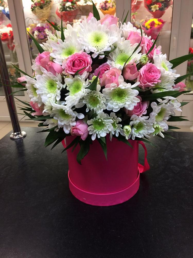 Цветочная композиция из Розы и Хризантемы в шляпной коробке в Шатурторф