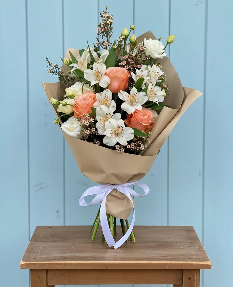 Букет цветов из: Альстромерии, Лизиантусы, Розы и Хризантемы в Шатурторф