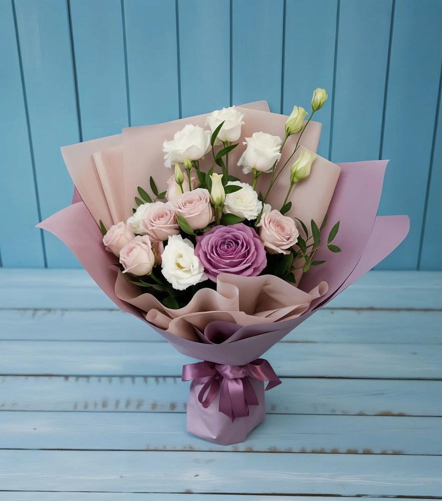 Букет цветов из: Розы и Лизиантусы в Шатурторф